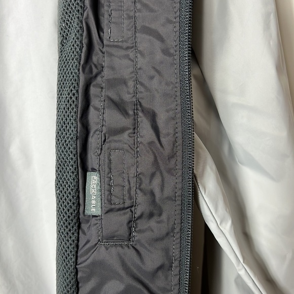 Columbia packable windbreaker S - Picture 7 of 8